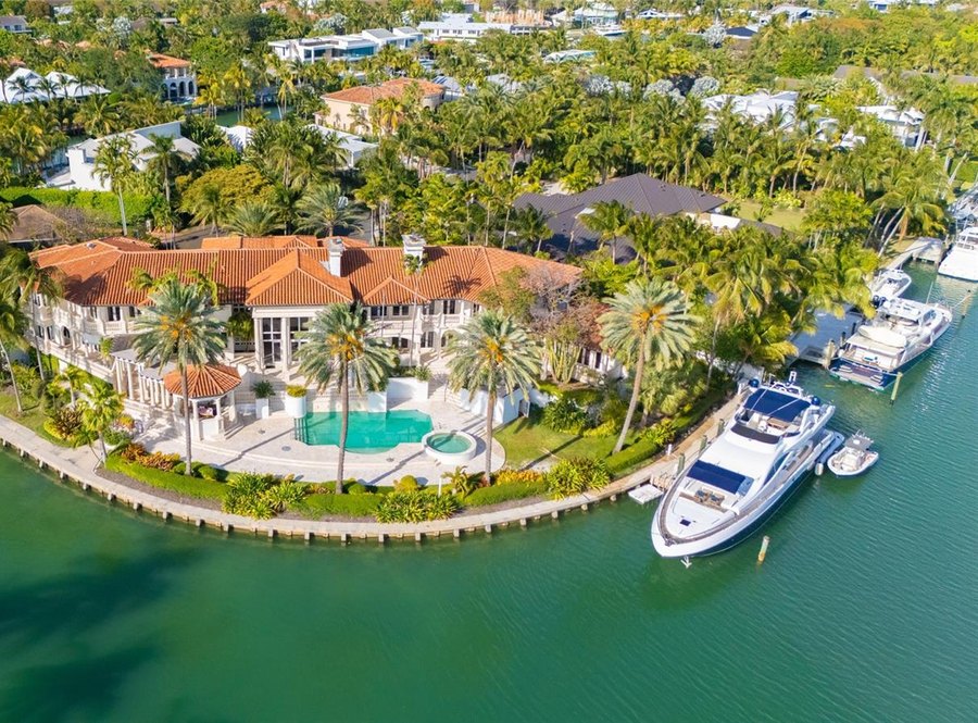 Waterfront estate in Key Biscayne, Florida